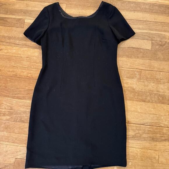 Talbots black knee length short sleeve shift dress size 6P
 b16 - Picture 1 of 4
